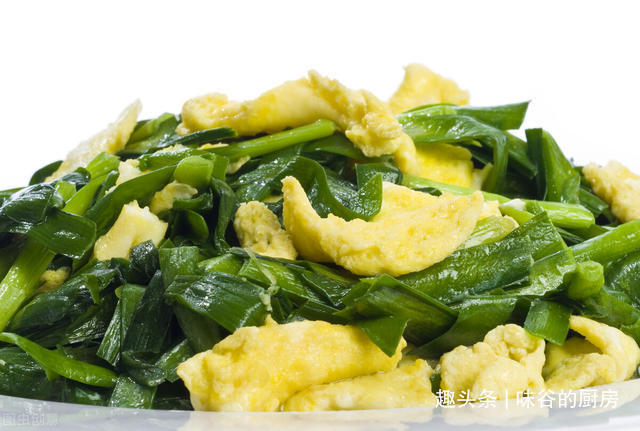 宽叶|买韭菜时，挑选宽叶还是窄叶的菜农别挑错了，难吃还浪费钱