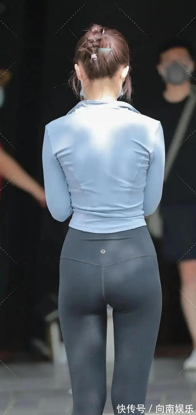 发型 选择运动风装扮的美女,再配上减龄发型,美得靓丽又洋气!