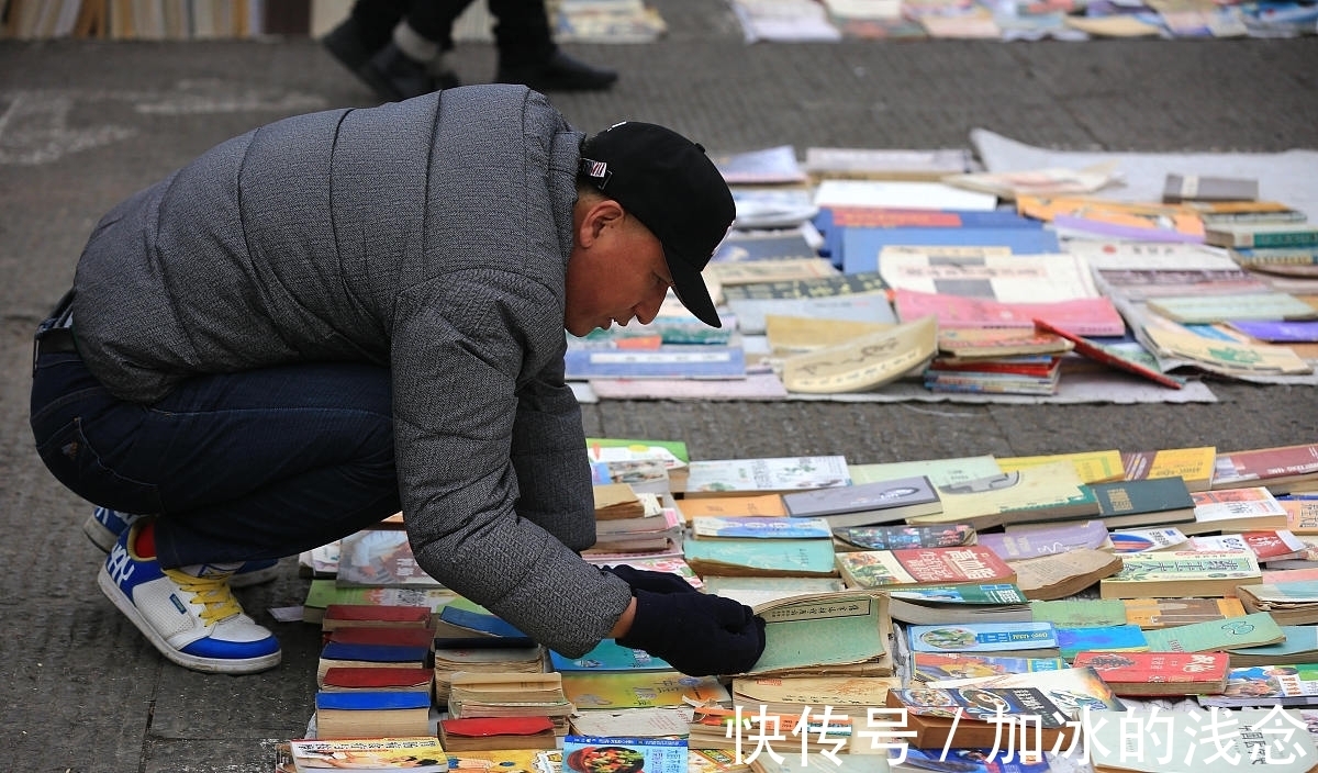 买家|沈阳旧书店老板把原价18的书卖70，嘲讽网友穷，表示现在穷人太多