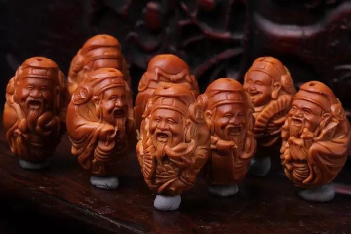  手串|在你穿上秋裤的同时，手串应该怎么办？