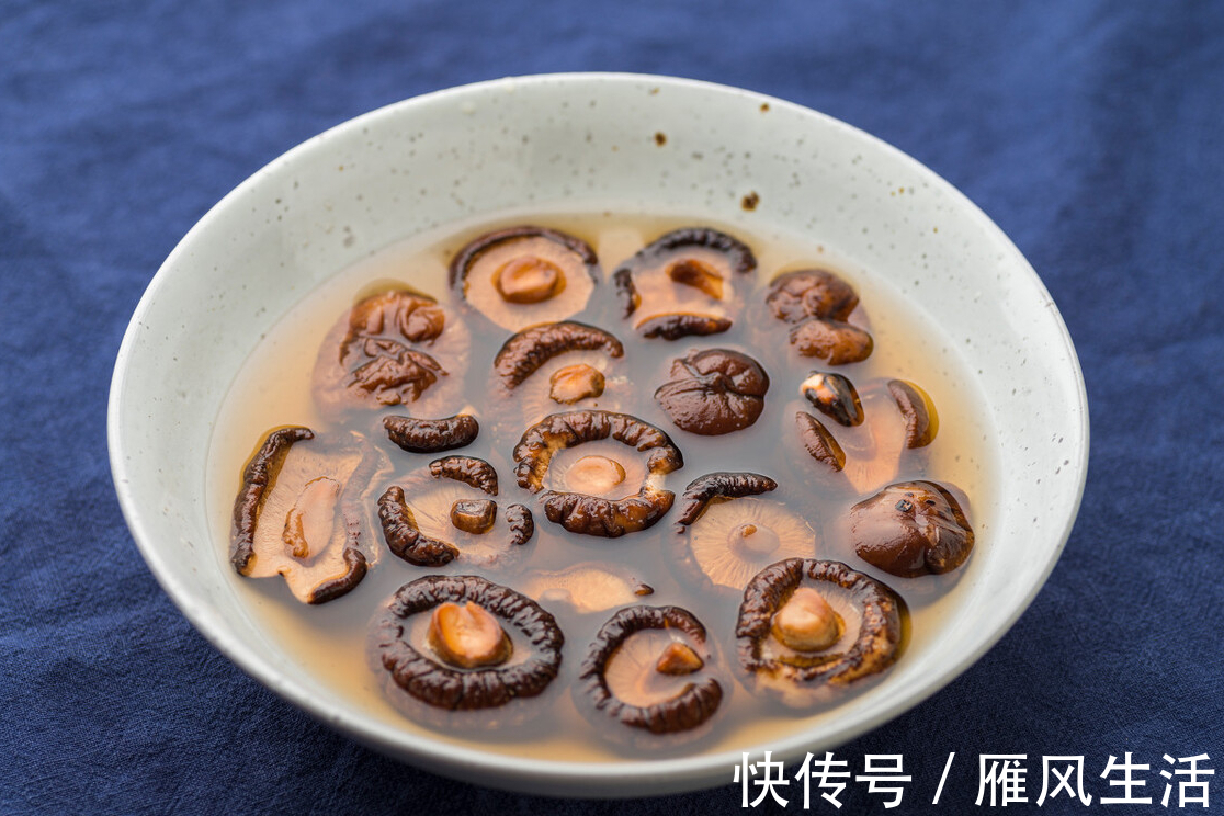 腥味|夏天多吃鸡肉,炖鸡肉时,不要直接加水炖,多做2步,鲜嫩没腥味