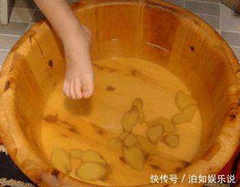 小红虾|夏天洗澡时，常犯一个“小错”，湿气会越来越重，4妙招有效祛湿