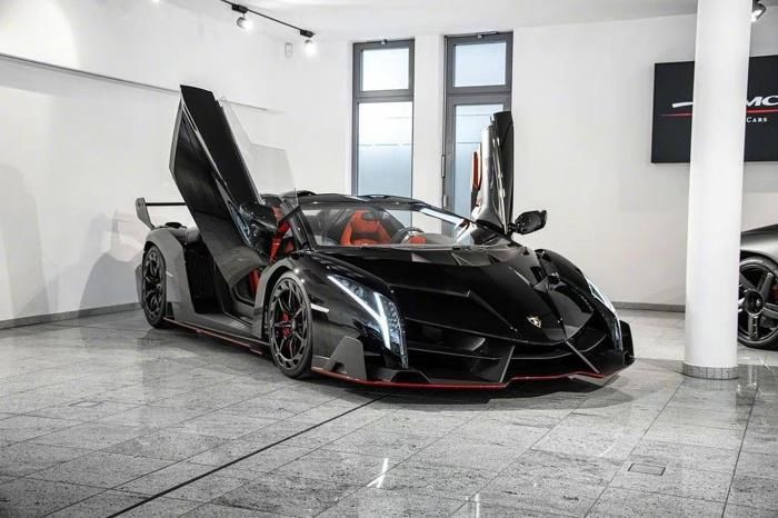 ro造型足够犀利运动，Lamborghini Veneno Roadster喜欢吗？