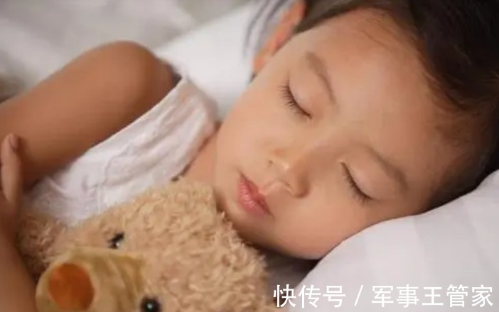 兴奋|宝宝睡觉时头上有“汗珠”，只是因为“缺钙”吗？家长需了解真相