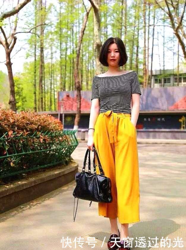 休闲穿搭如何选选牛仔裤的时尚个性还是阔腿裤优雅自然