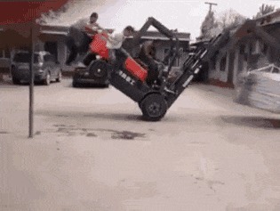 |搞笑GIF:发现武林高手了!这一脚让我从此踏上了不归路