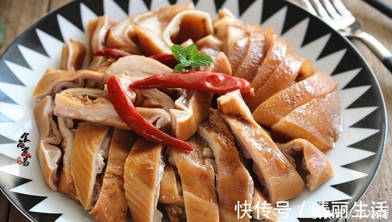 做卤味，卤水配料很重要，配方收起来，越卤越香，拿黄金都不换