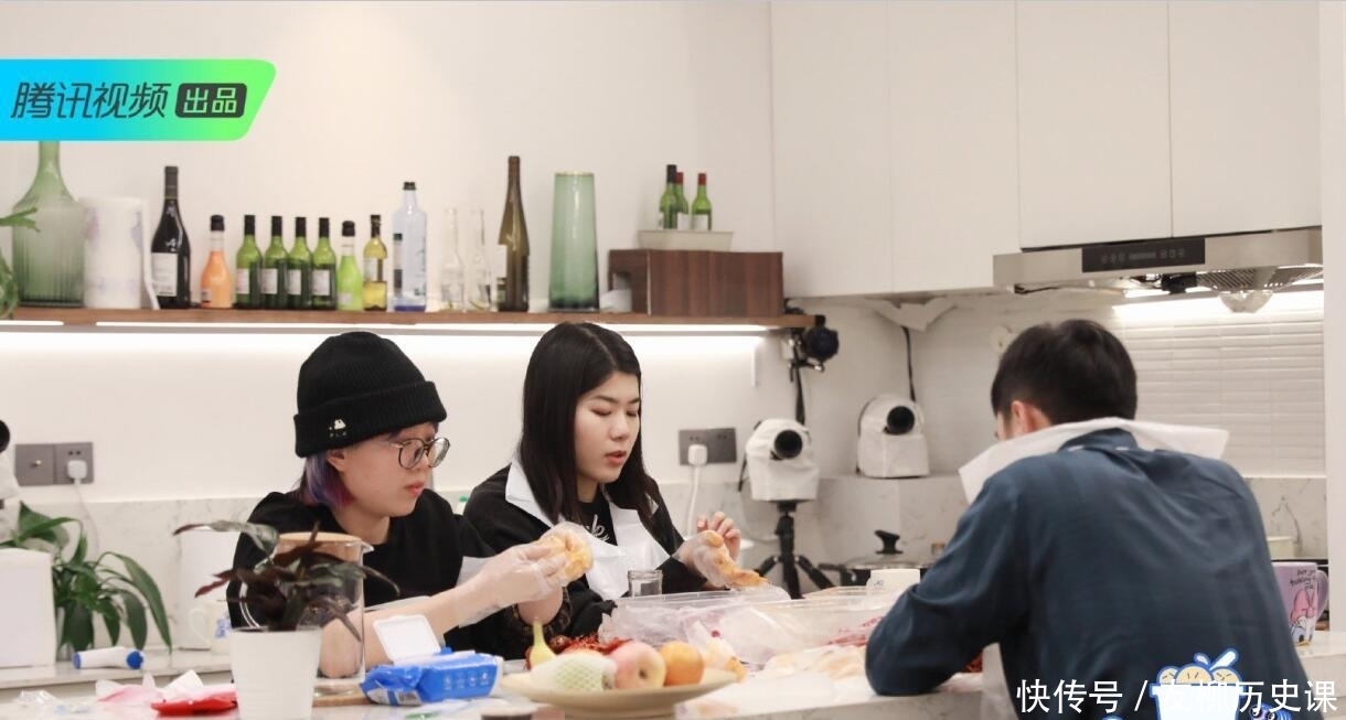 杨笠回应爆红堪称教科书,其实李诞秦昊秦霄贤早已给出过标准答案