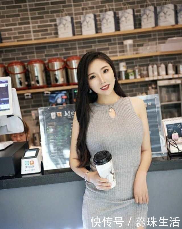 美女|爱喝奶茶的表姑妈,包臀裙也藏不住的“少女心”