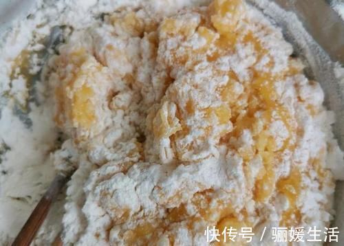 搅拌均匀|想吃桃酥不用买,学会这个配方做法,做的比买的好吃,做法很简单