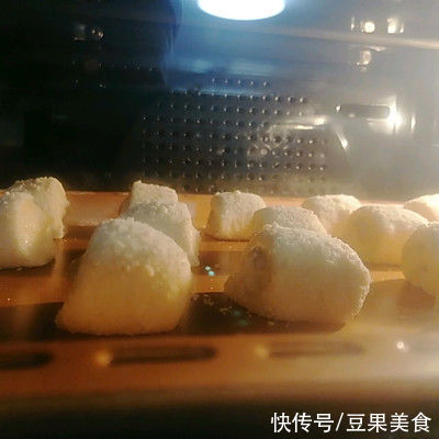 #安佳万圣烘焙奇妙夜#小朋友超喜欢吃的芝士小餐包