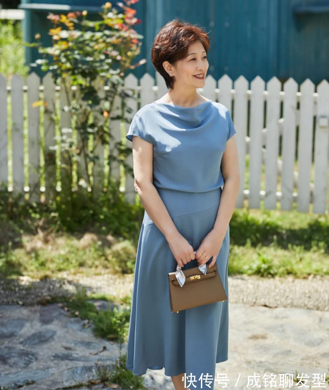 女性|这才是60岁女性该有的打扮,时髦端庄有个性,年过半百也美得耀眼