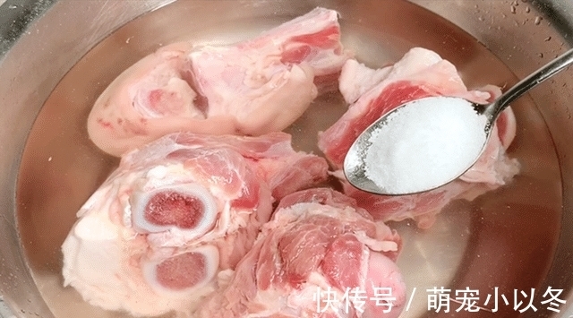 天冷了，这肉要多吃，比排骨便宜，比牛羊肉温和，炖上一锅太馋人