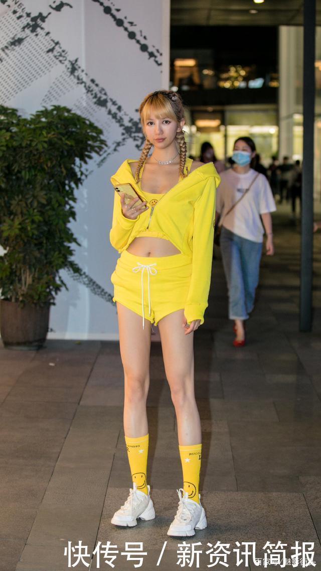 三伏天,搭配夏装选择一件黄色单品,提升气质还非常时髦,超美