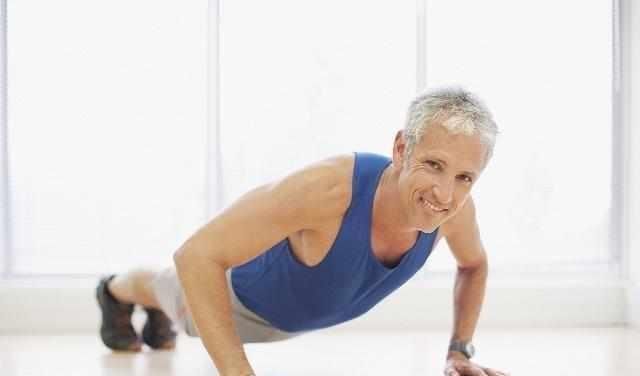 做俯卧撑|男人长期健身却只选择做“俯卧撑”,最后会变成什么样子?