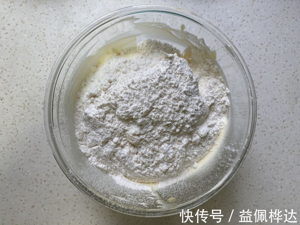 小饼|最近孩子迷上了这小饼,不加一滴水不加一滴油,酥脆可口,太香了