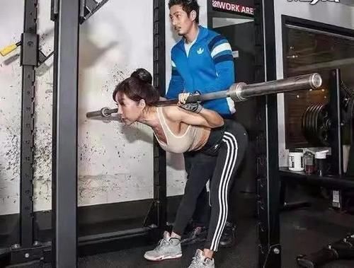 健身运动|健美锦标赛的亚洲健身女王，谁能看出她已经60岁了呢？