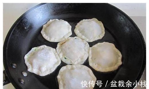 想吃韭菜盒子不用买,教你在家懒人做法,8分钟做好,比买的好吃