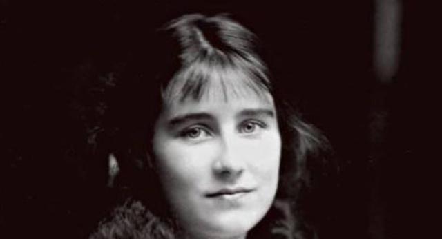 高寿|最宠戴妃的王太后百岁高寿活到2002年，希特勒称她“危险女人”