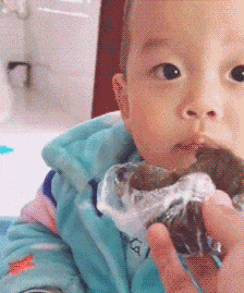 |搞笑GIF:漂亮的妹子都很有礼貌