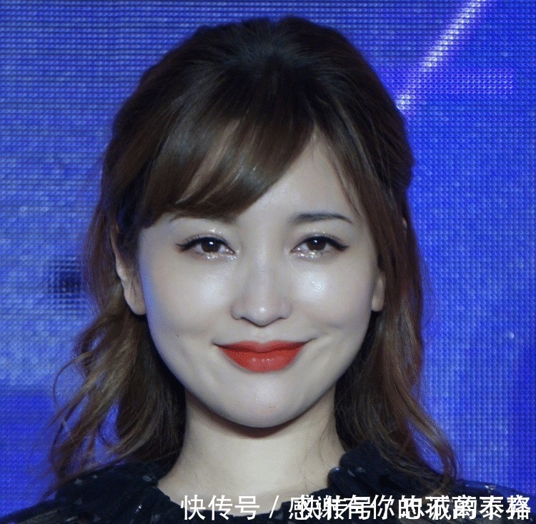 金莎|金莎出席活动,现场高清怼脸照曝光,婴儿肥明显,气质绝了