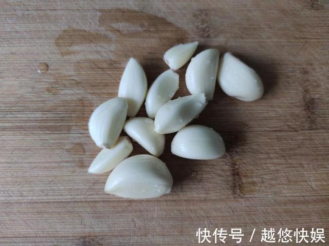 5分钟教会你蒜蓉烤茄子,再也不用吃路边摊了,在家就能轻松搞定