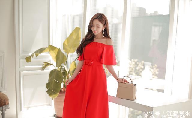魅力孙允珠穿搭:石榴蜜红热恋喇叭长裙与轻熟蕊白奶昔叶片雪纺衫
