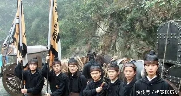 知府|清朝一老镖师,半路给了一个小尼姑几张饼,因此救了自己一命