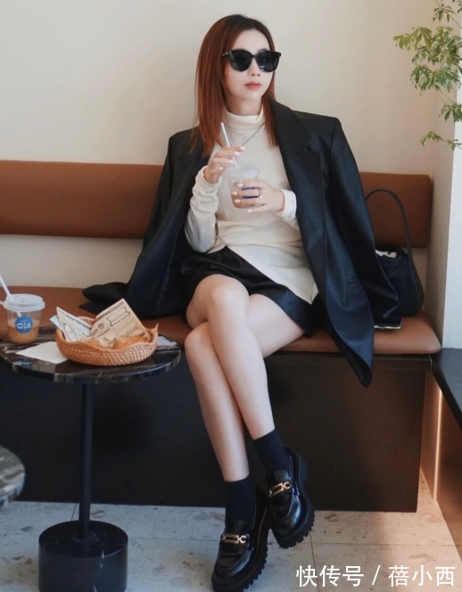 百搭|老爹鞋过时了,有气质的女人都必备“乐福鞋”,简约、百搭还耐穿