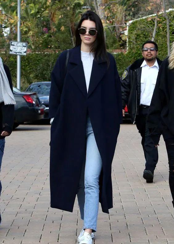 原来大衣配平底鞋也很好看!记住3个公式,小个子也能穿出高挑感