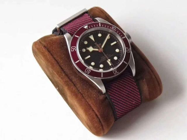 机芯@最值得入手的七款顶级复刻表,既绅士又能为形象加分