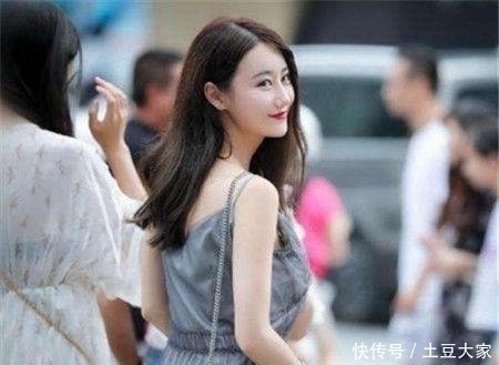 气质的街拍个性前卫的美女,展现女人魅力气场