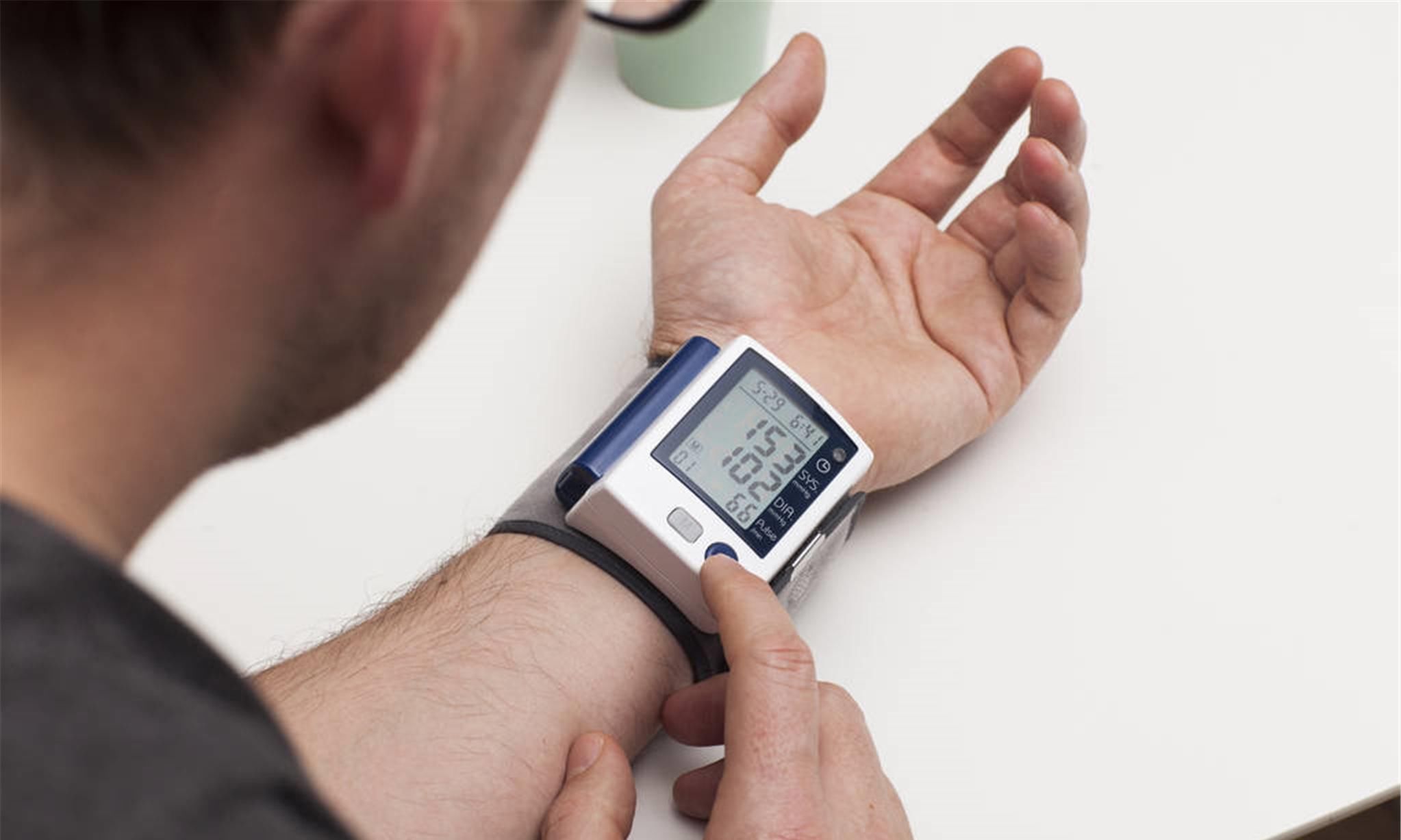 血压控制|高血压患者,牢记“1吃、4不吃”,血压或可稳定,预防并发症