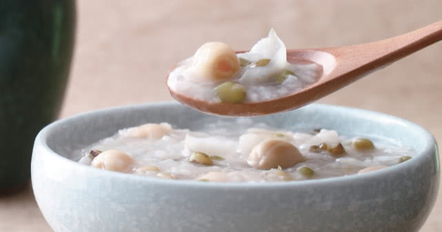 莲子|它和莲子一起煮成粥，坚持喝上一个月，每天一觉睡到大天亮