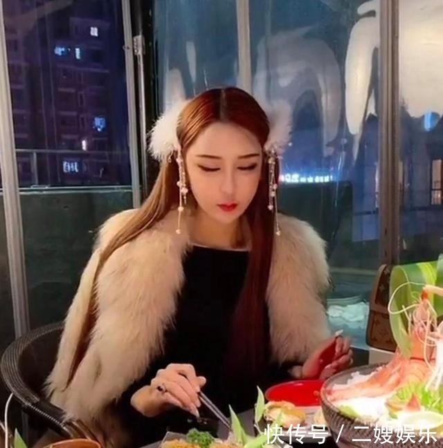 东北女孩 8年的整形手术花费了100多万,光额头就打了200多支玻尿酸