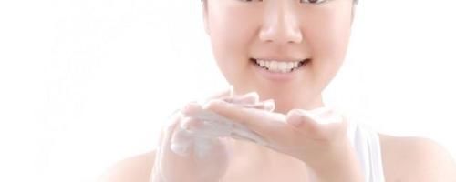 不想自己老得快，护肤工作要做好！那么怎样洗脸才对皮肤好呢？