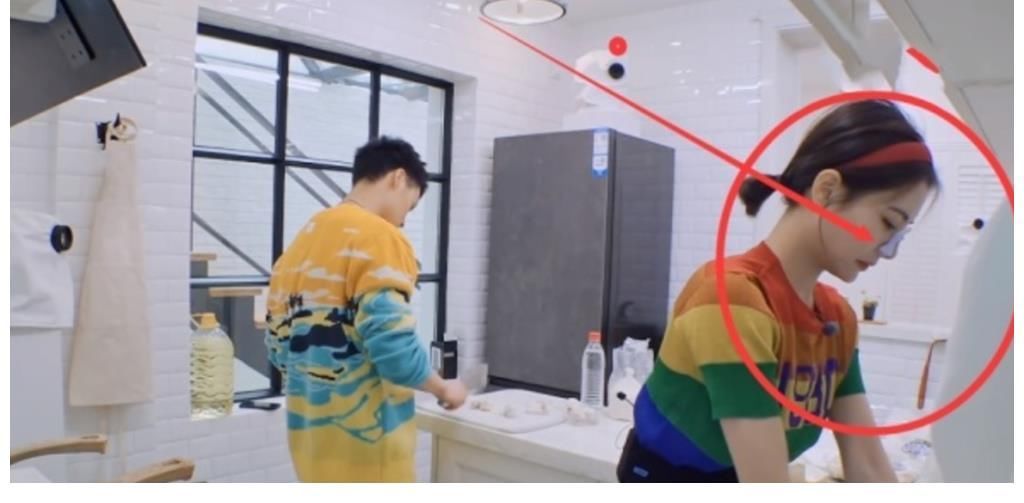 鼻梁|没有鼻塞，许佳琪用夹子代替，拿下后鼻梁形状一眼看出是否整容