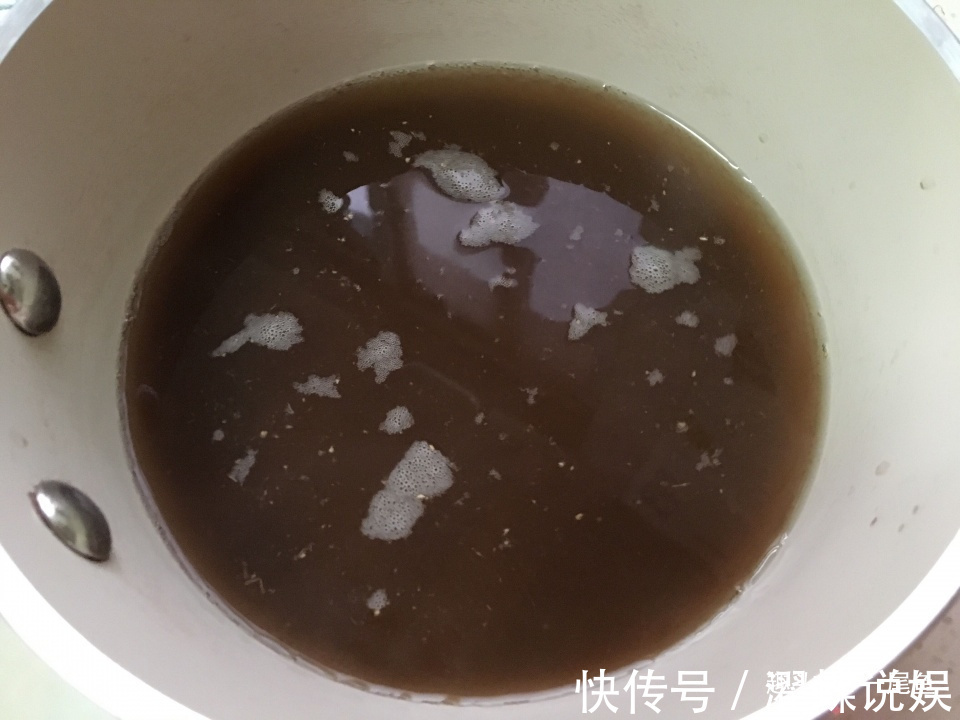 秋天，女人常喝这碗汤最养人，三块钱一碗，下火润燥又养颜