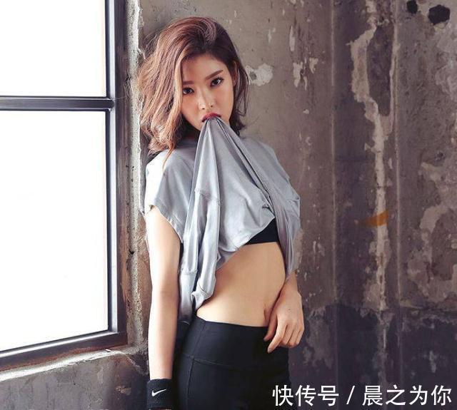 美腿 打底裤的设计,勾勒双腿线条,展现柔美气质