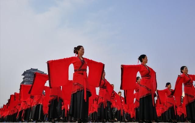 汉服秀|汉中市旗袍文化协会在天汉长街举行千人汉服秀