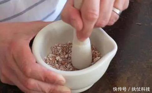 3种“垃圾”用来养花,不黄叶烂根,花卉蹭蹭长,花开满枝!