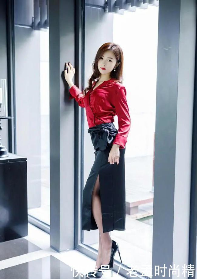 小姐姐这身经典的黑红搭配，穿出了女人味，知性优雅又性感迷人