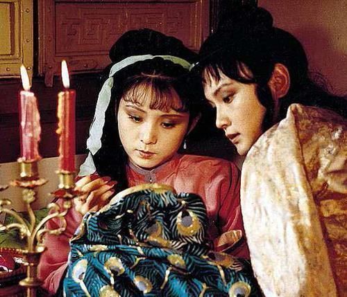 宝玉|红楼梦：薛宝钗的一个丫环，为了自己的婚姻，三次“算计”了宝钗