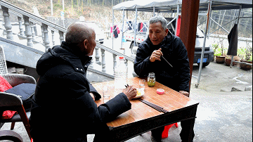 天妹|余杭退休夫妻做这门生意，每天一站就是12个小时！有人从国外下单，忘不了这味道