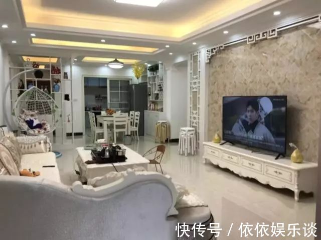 电视|搬家一个月,忍不住晒晒!全屋太漂亮了,电视墙贴瓷砖最明智!