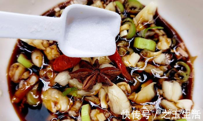 秀厨娘|夏季要多吃此菜,营养极高,上锅一煎一炖,鲜香入味,解暑又开胃