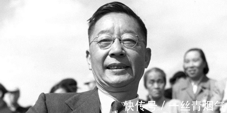 老舍先生!1966年,老舍跳湖自尽,独子陪遗体坐了一夜,从此夹起尾巴做人