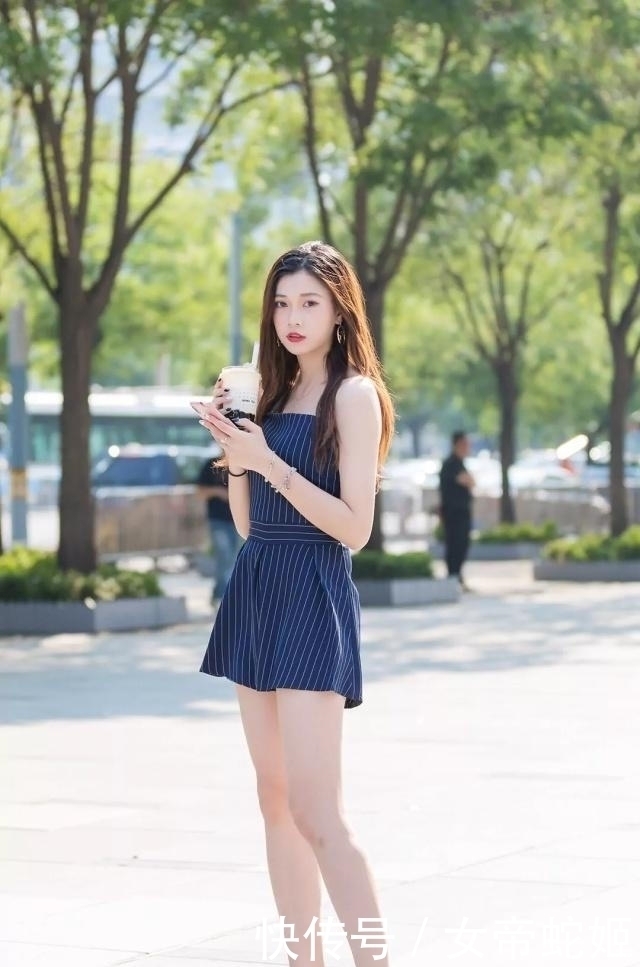 街拍气质靓丽的小姐姐,美丽动人,女人味十足