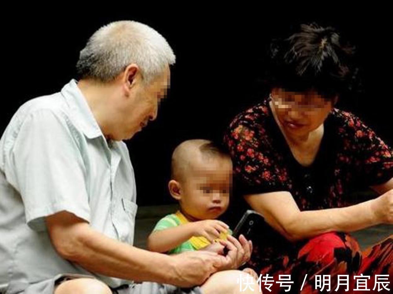 药物|1岁女童咬碎半瓶降压药致死,带娃奶奶:药是我的,她从衣兜拿的