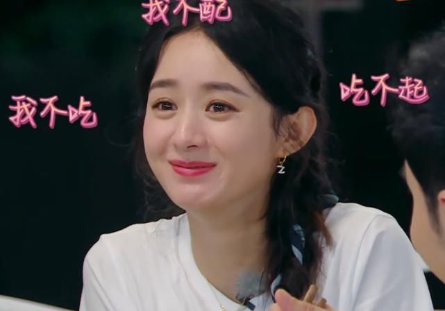 李浩菲 赵丽颖李浩菲吃面条,看清两人的吃相,女明星和艺人差距一目了然